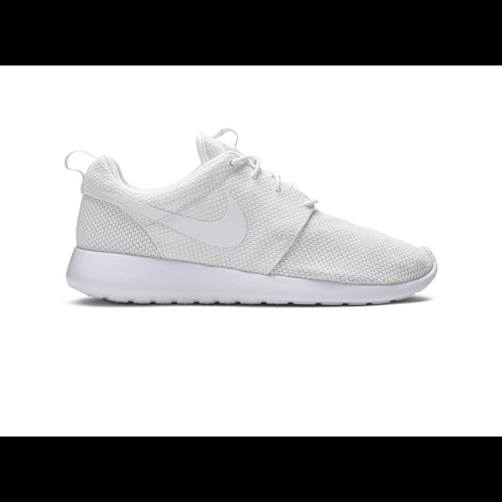 Women’s Nike white Roshe shoes size 8.5